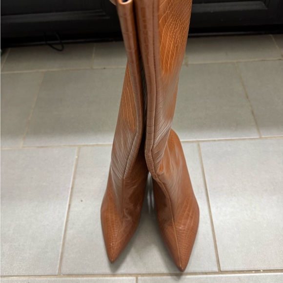 Elegant Tan Women's Boots - Picture 3 of 6